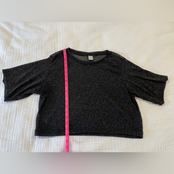 Crop top - Picture 2 of 2